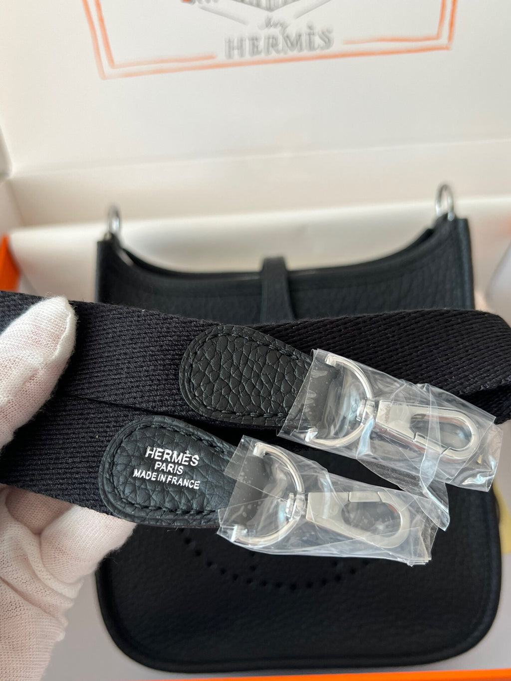 Black HE 17 shoulder bag