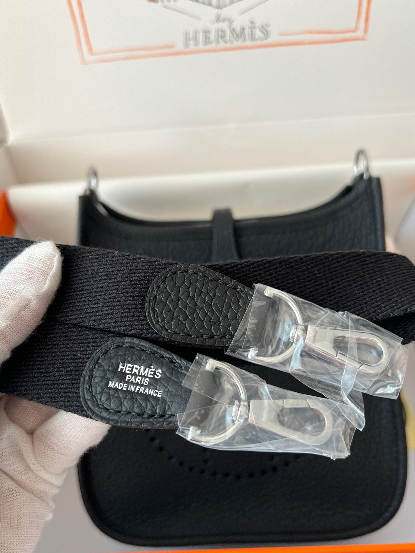 Black HE 17 shoulder bag