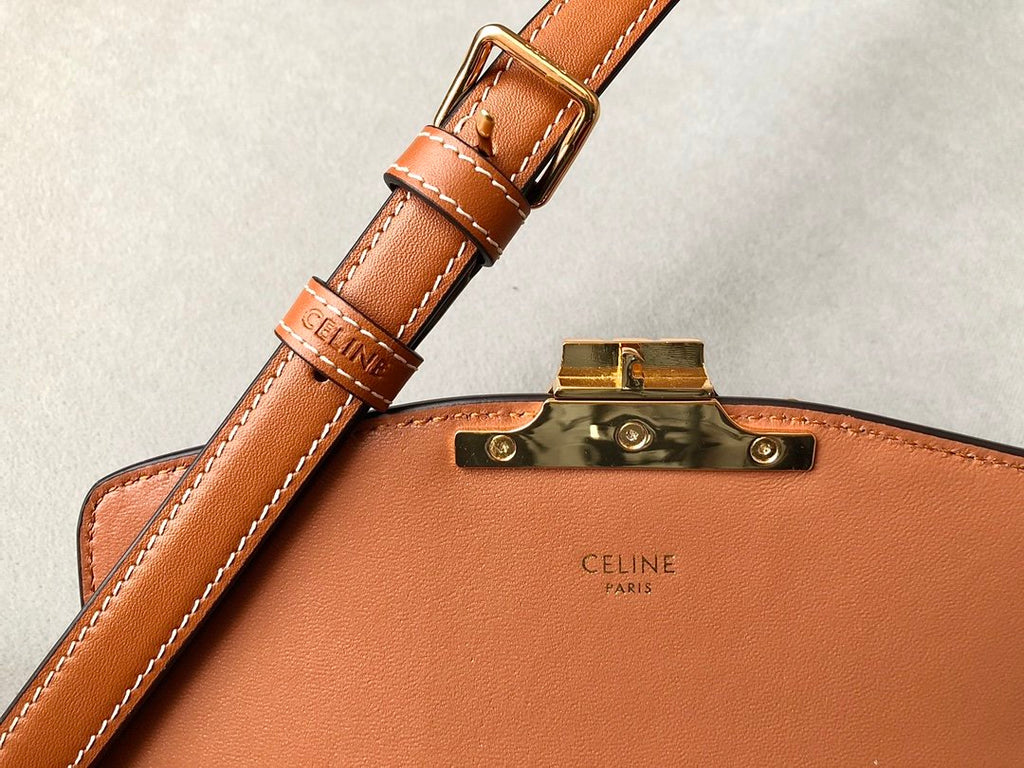 Tan CT triomphe bag