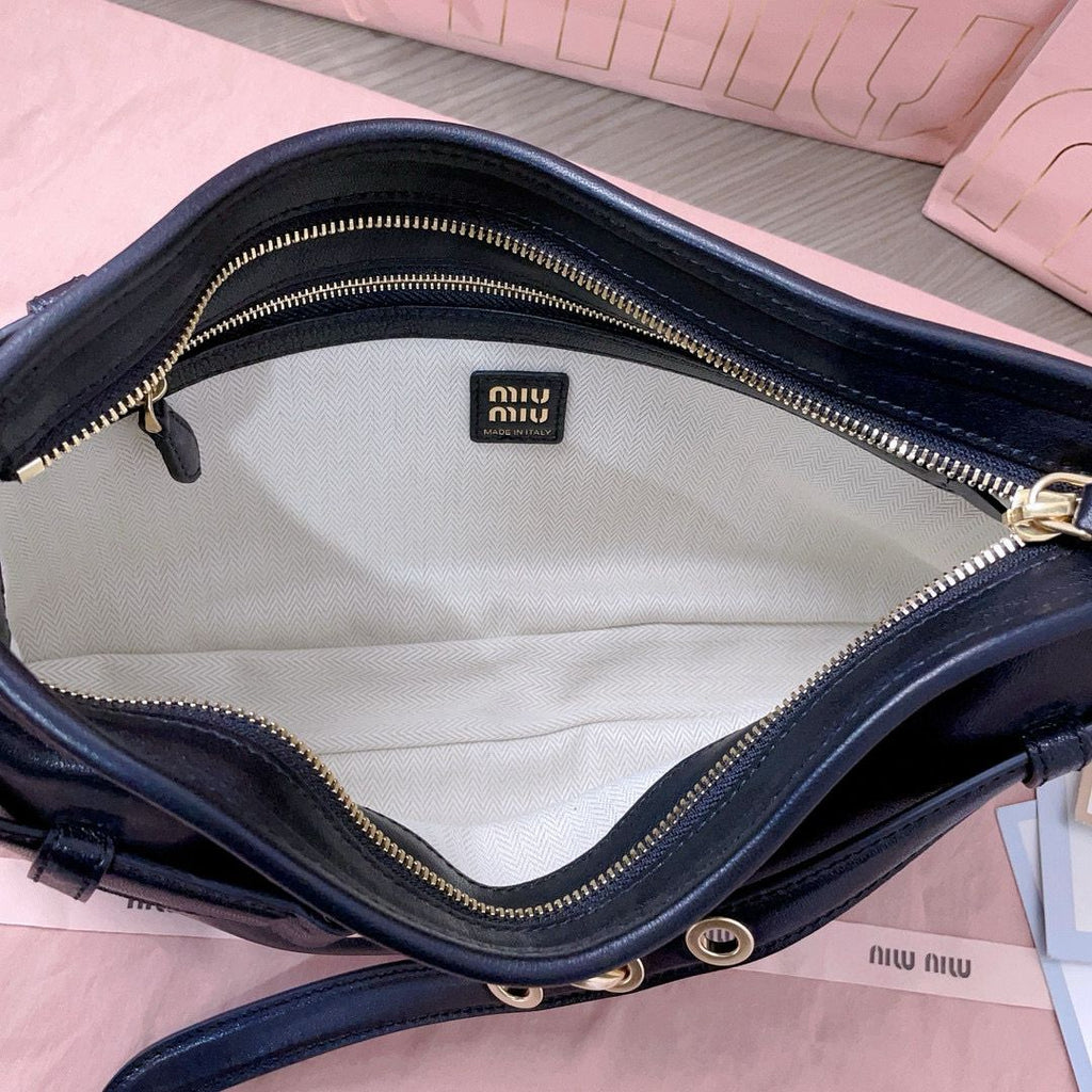 Black Aventure Leather Bag