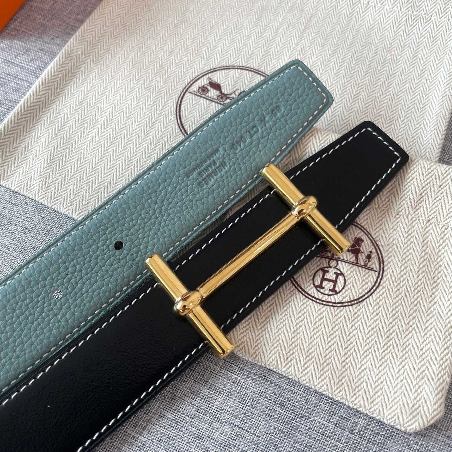 Graphite & Ciel HD belt buckle & Reversible leather strap
