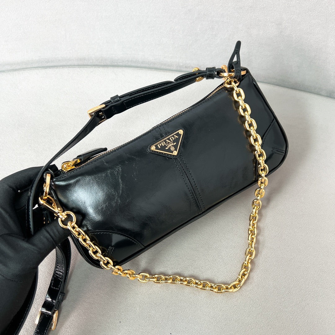 Black Re-Edition 2002 Medium Leather Shoulder Bag