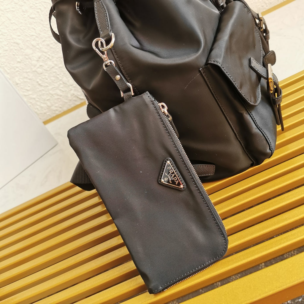 Black medium nylon backpack