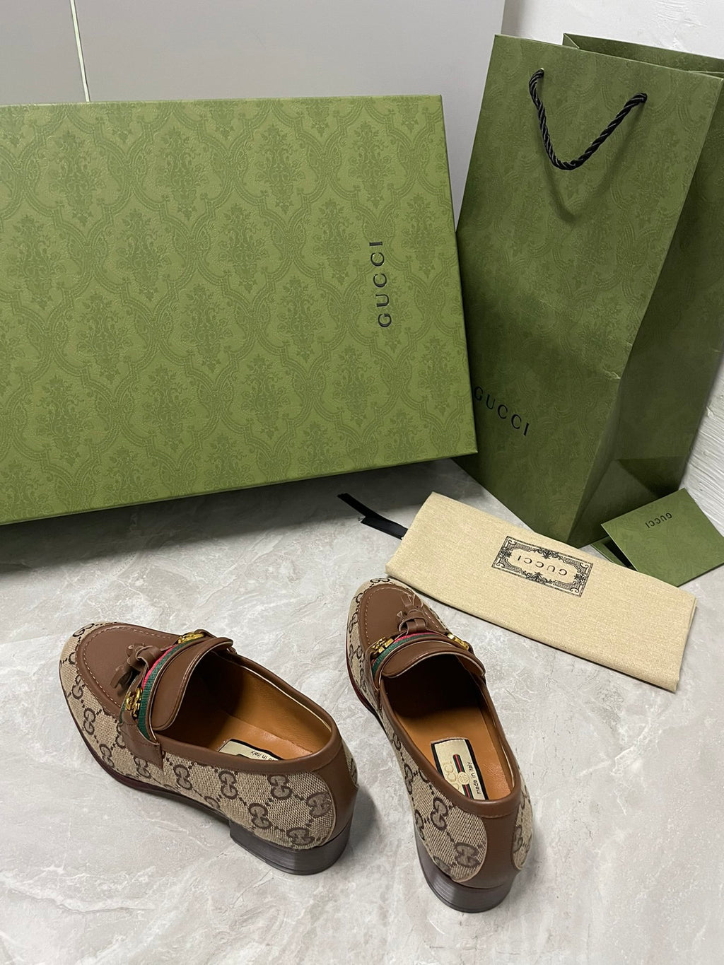 Beige loafer with tassel