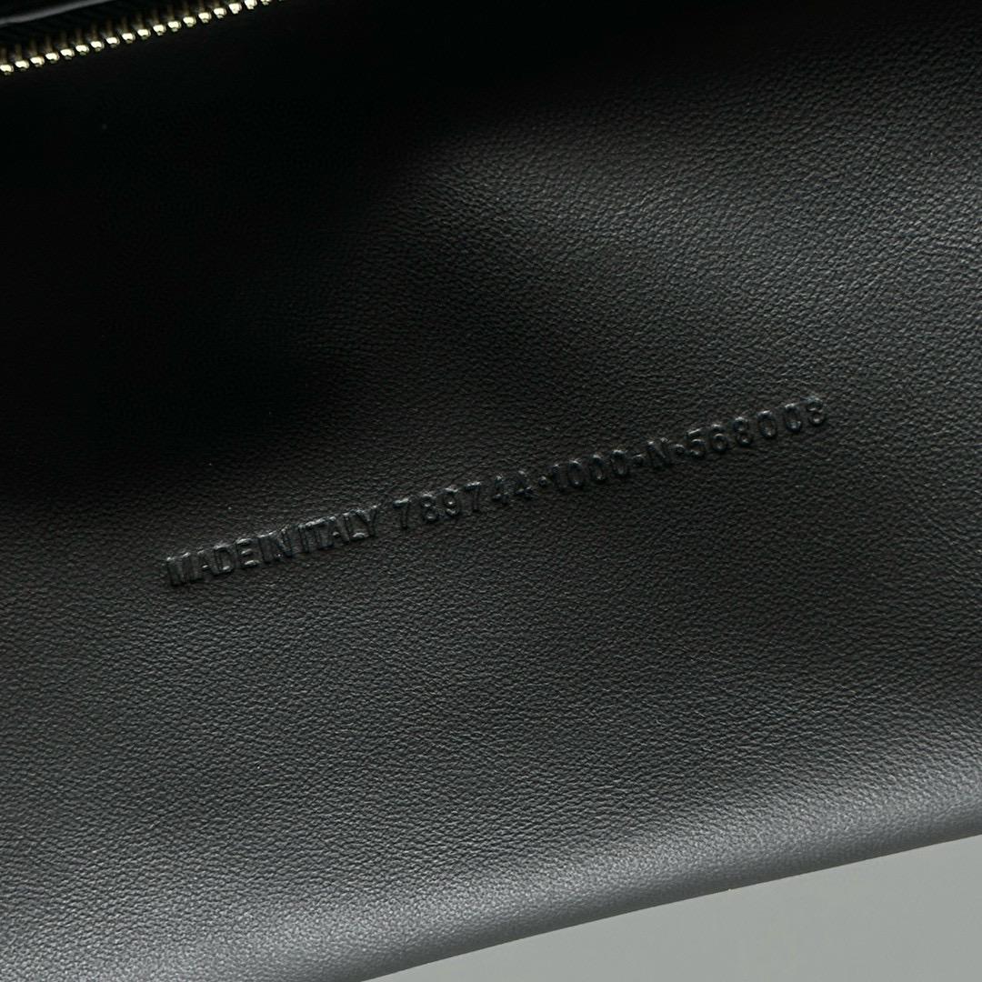 Black BR Medium Handbag With Gold Hardware