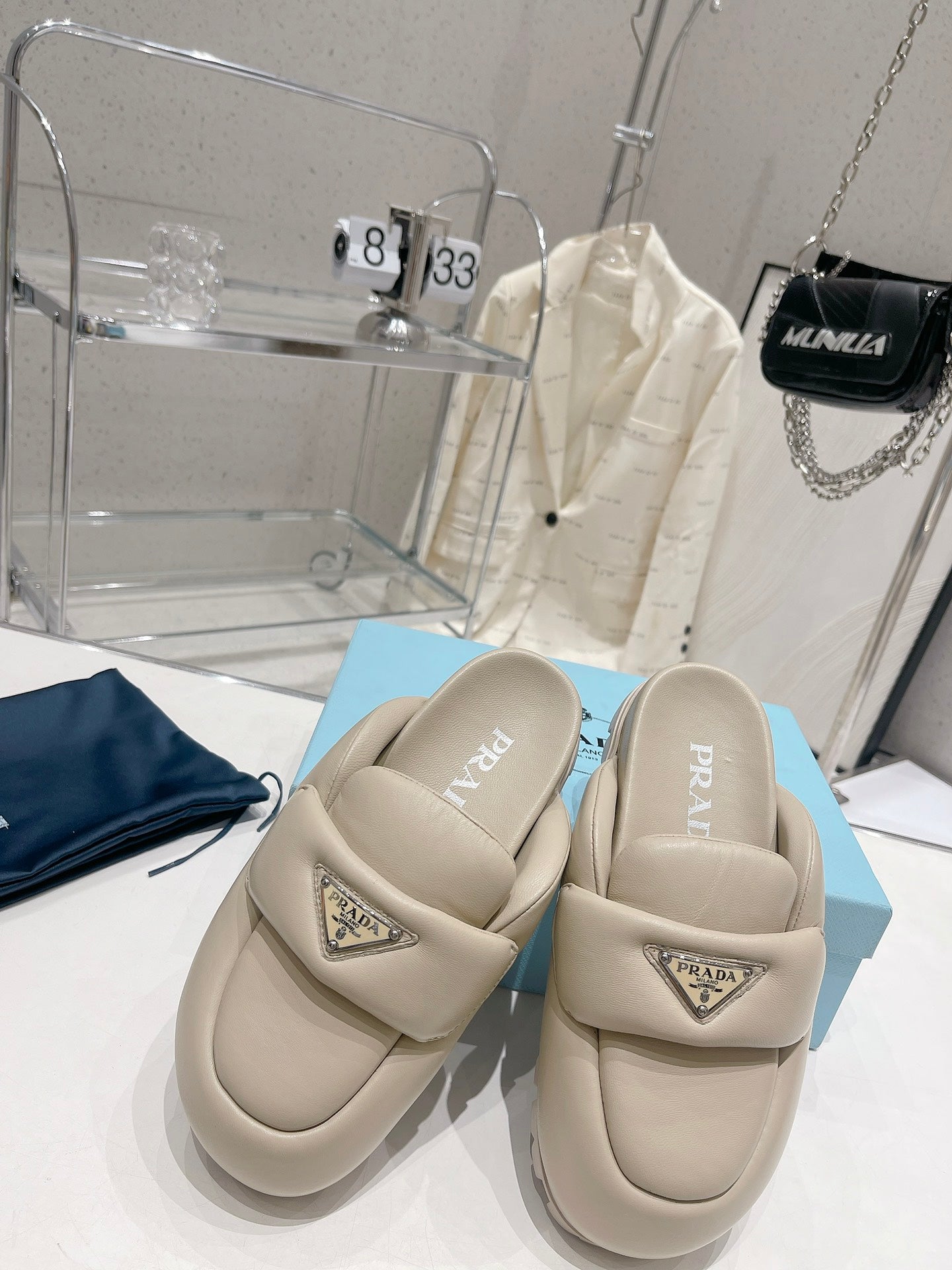 Desert beige P soft padded leather sabots