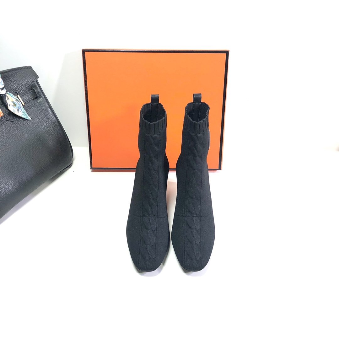 Black HV 60 ankle boot