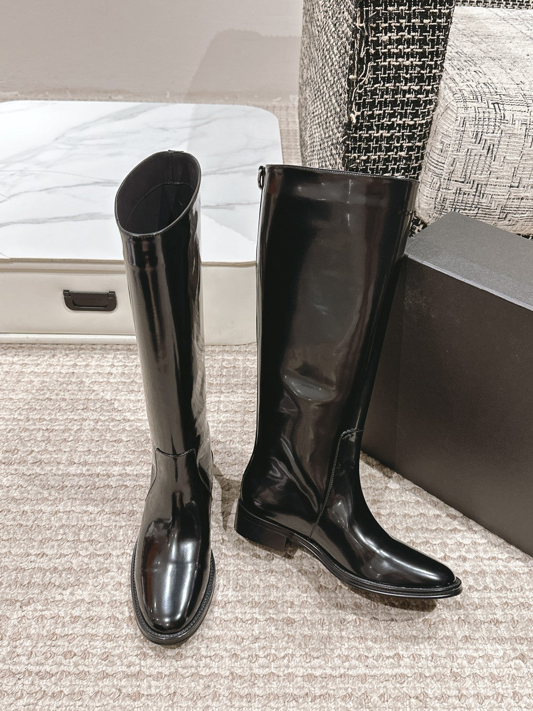 Black Hunt Boots In Glazed Leather