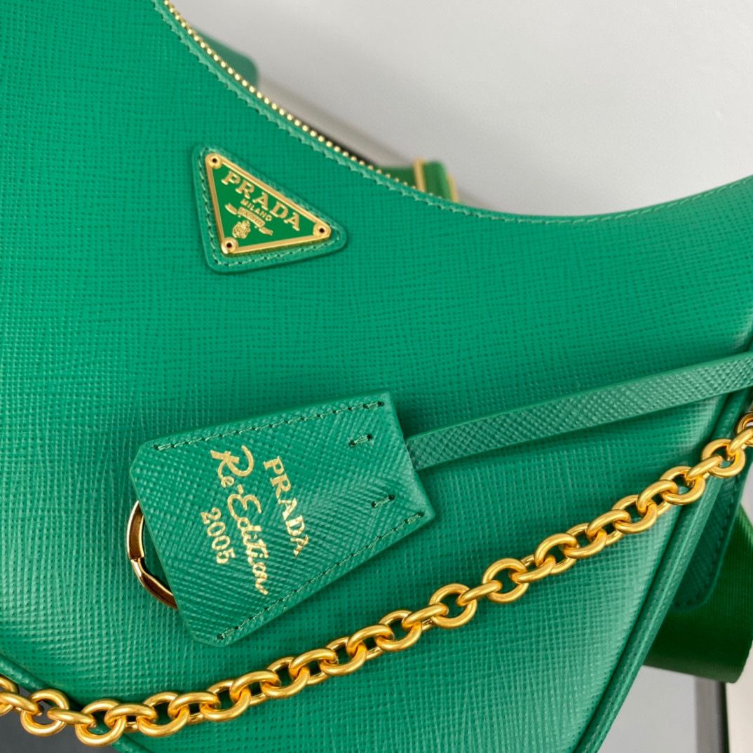 Green PRE  leather bag