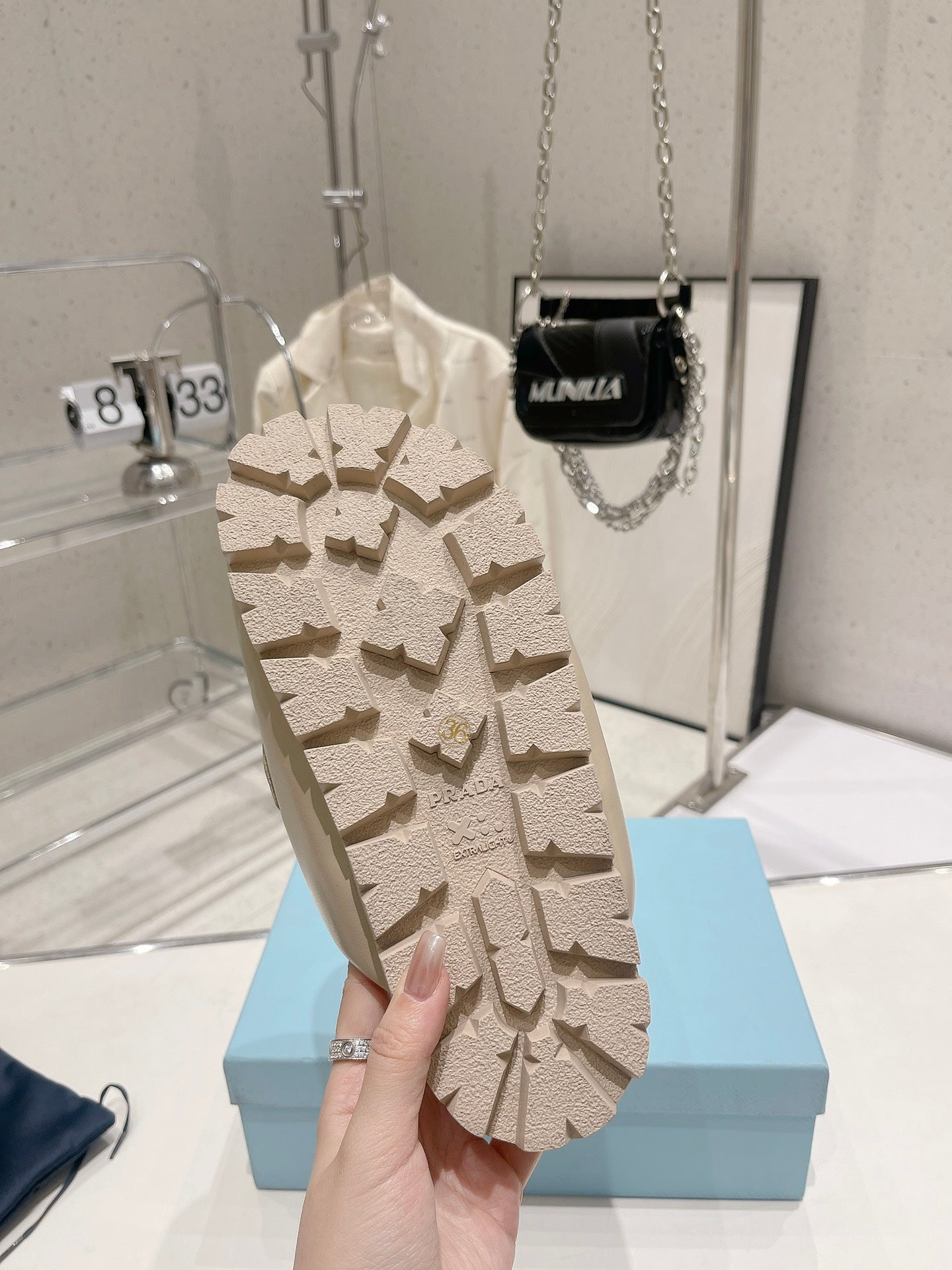 Desert beige P soft padded leather sabots
