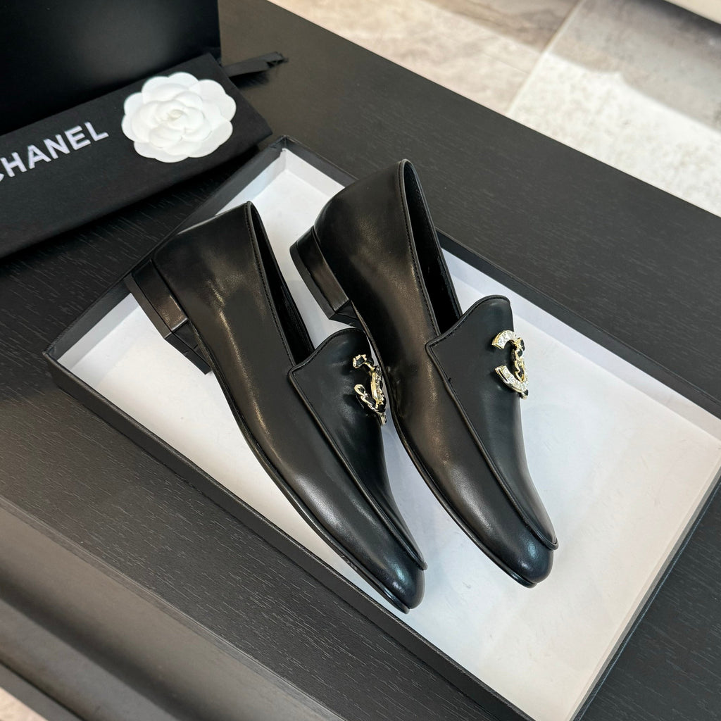 Black Moccasins With Embedded Logo Buckle