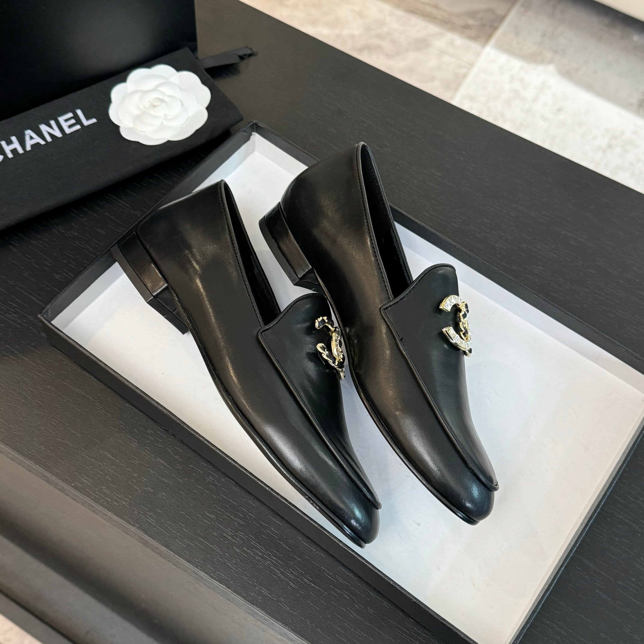 Black Moccasins With Embedded Logo Buckle