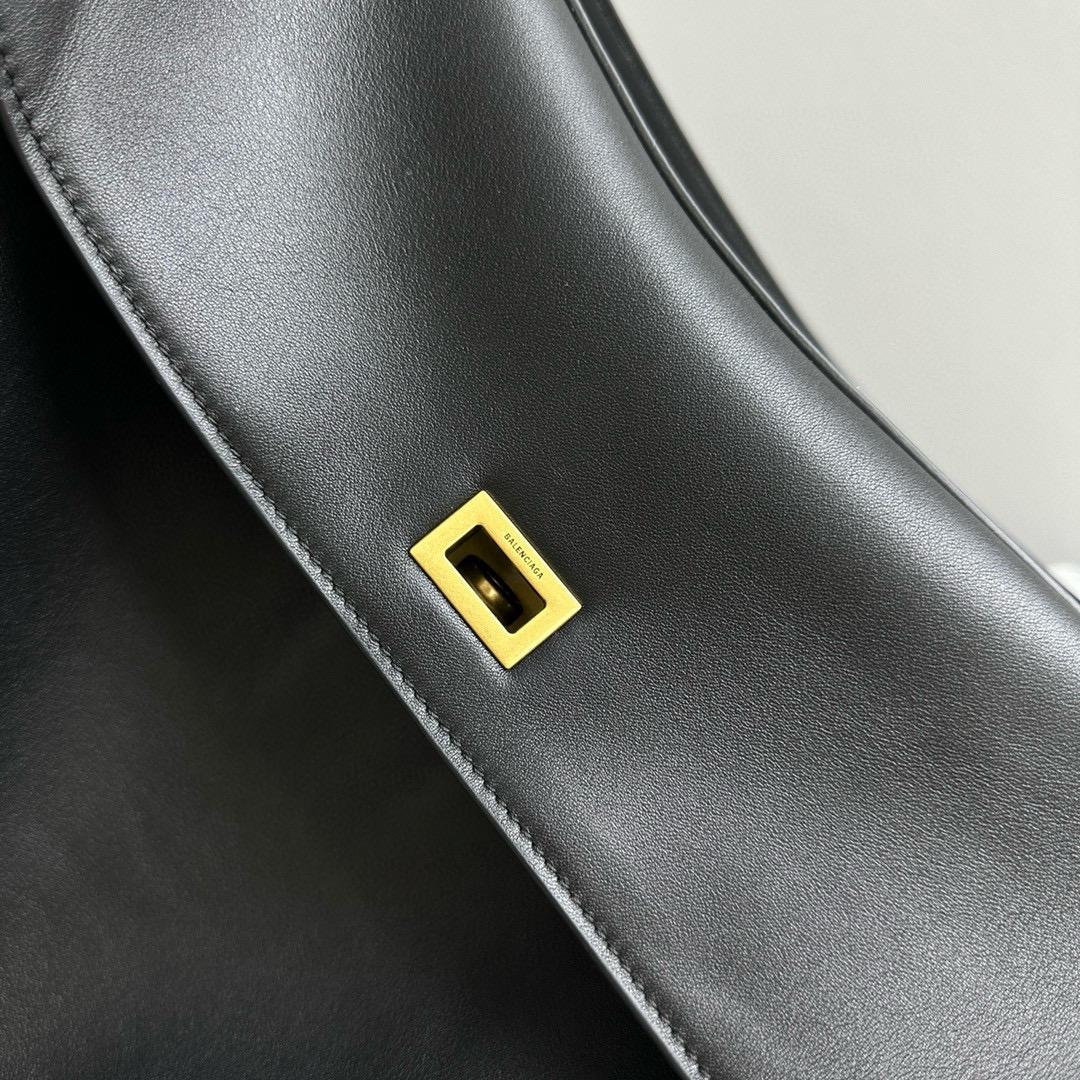 Black BR Medium Handbag With Gold Hardware