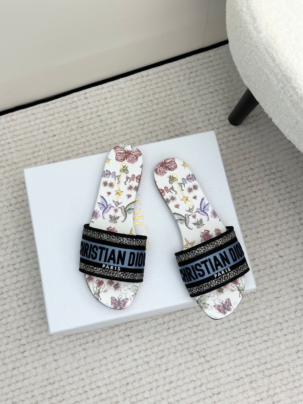 White Multicolor Dioramour Dway Slide
