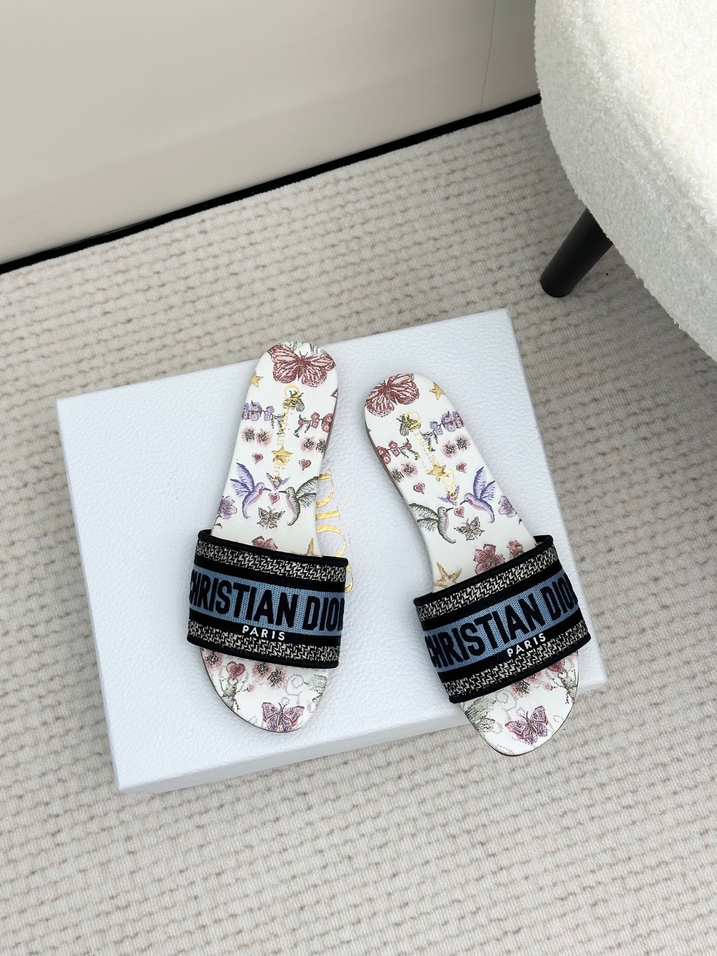 White Multicolor Dioramour Dway Slide