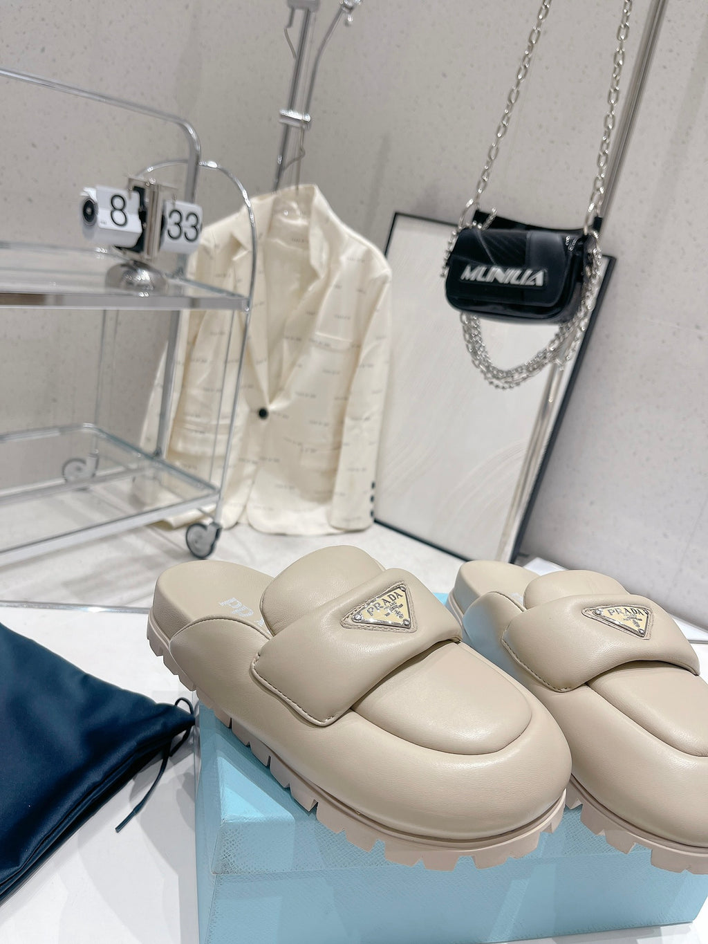 Desert beige P soft padded leather sabots