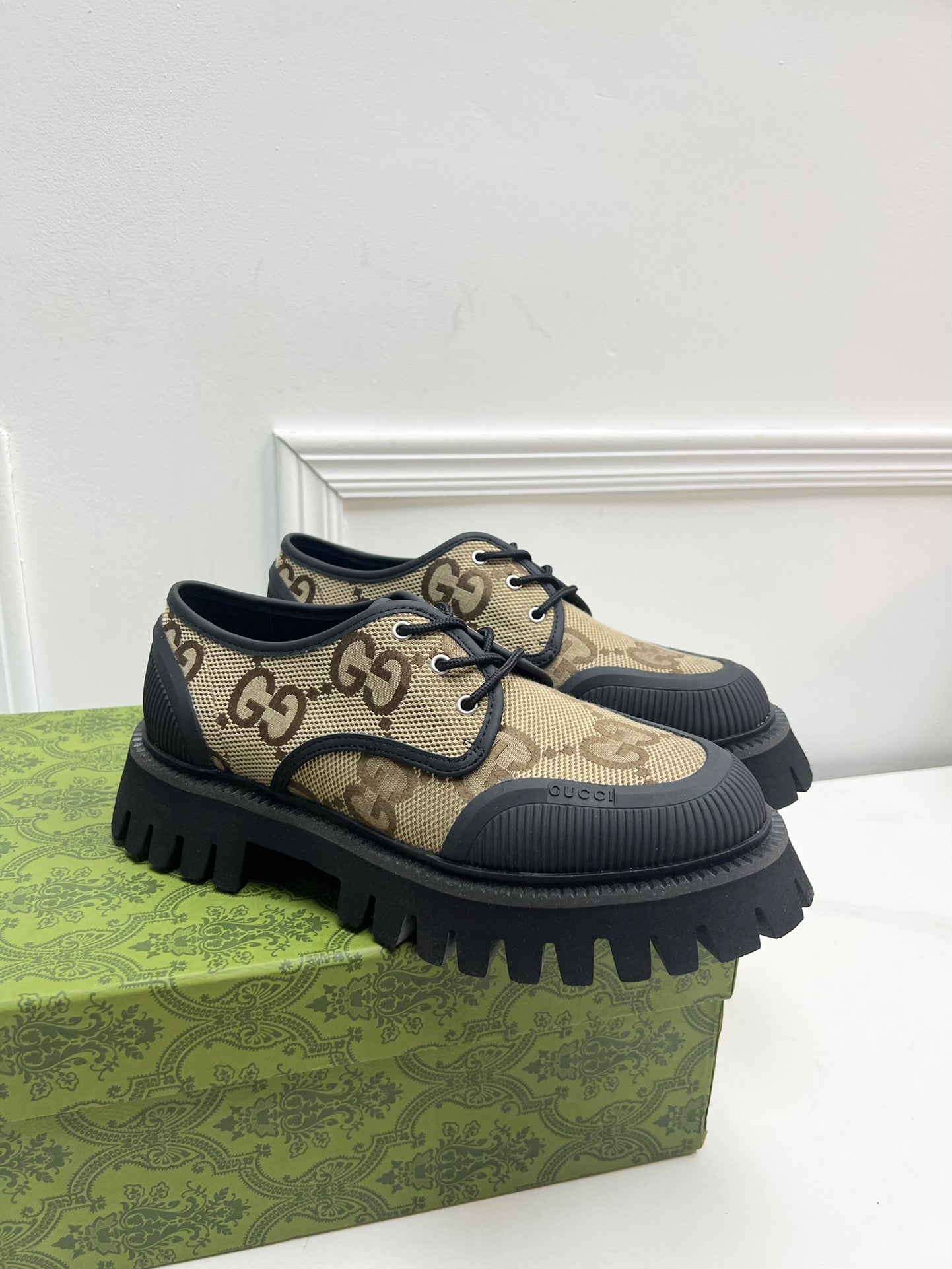 Men's Camel lace-up shoe