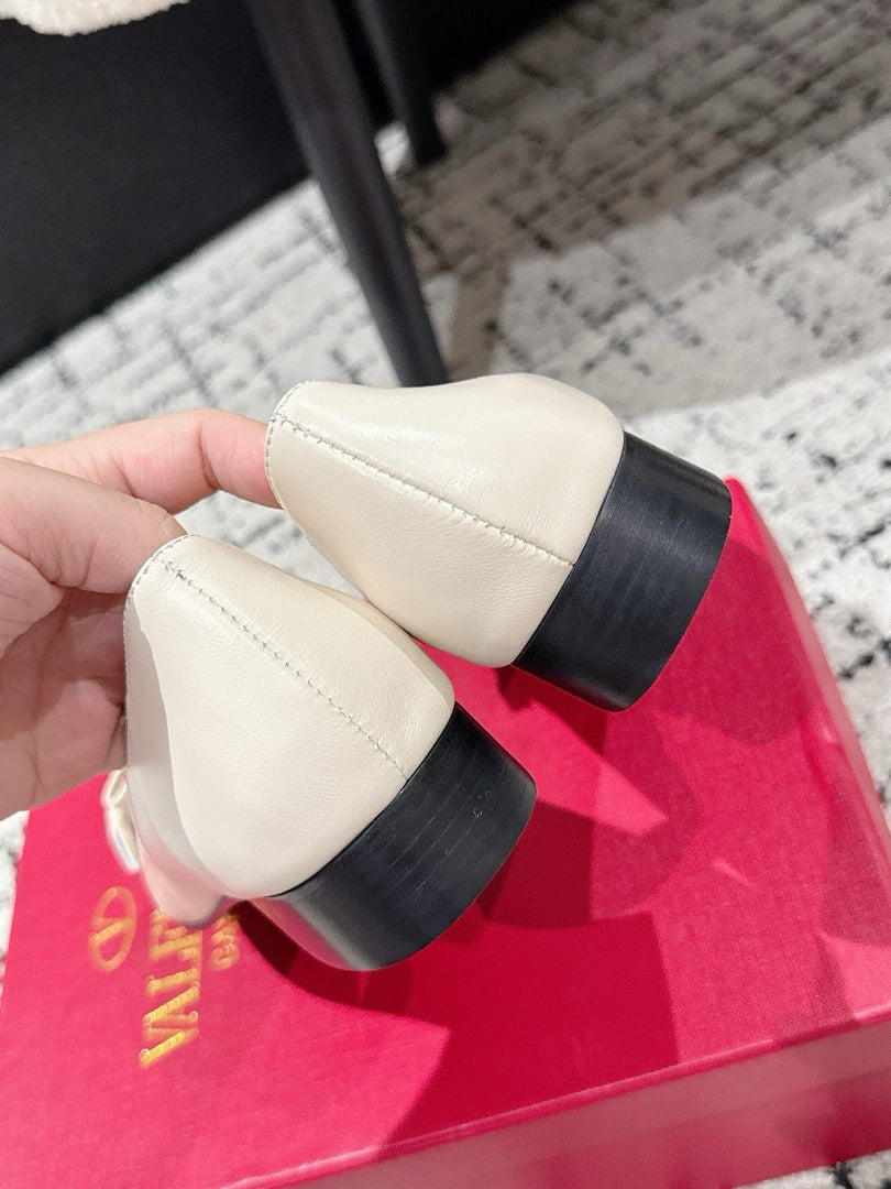 Ivory Valet Du Roi Kidskin Ballerina 25MM