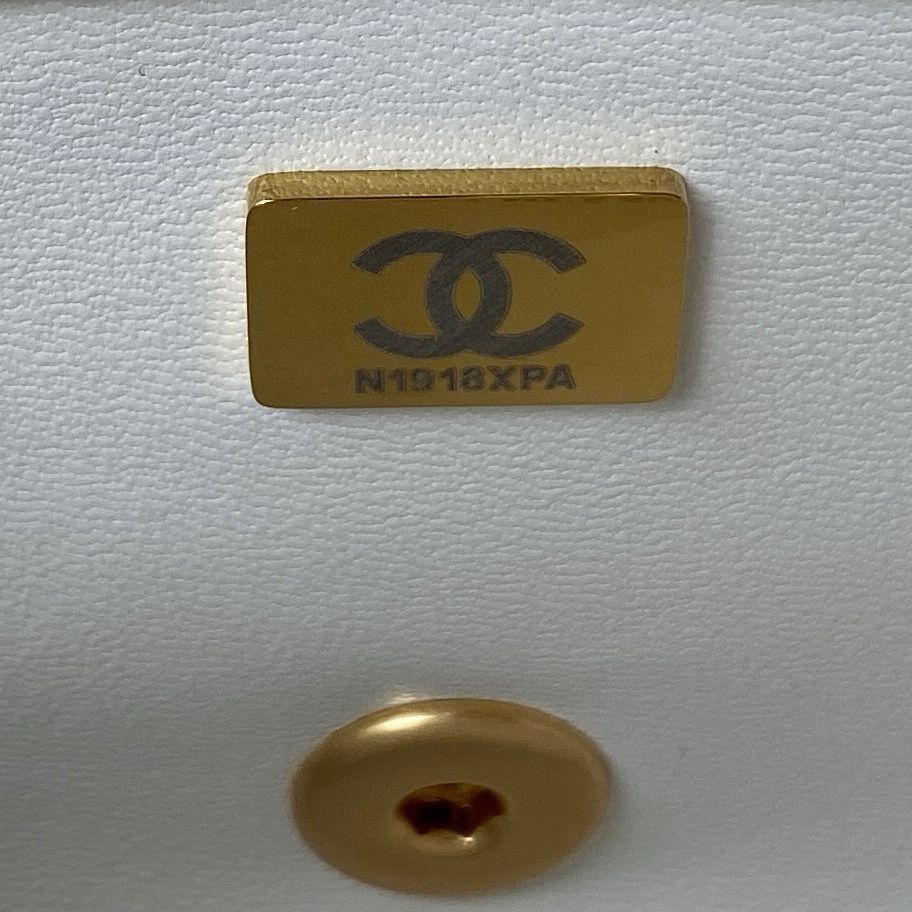 White Caviar Medium Sweetheart Crush Flap Bag