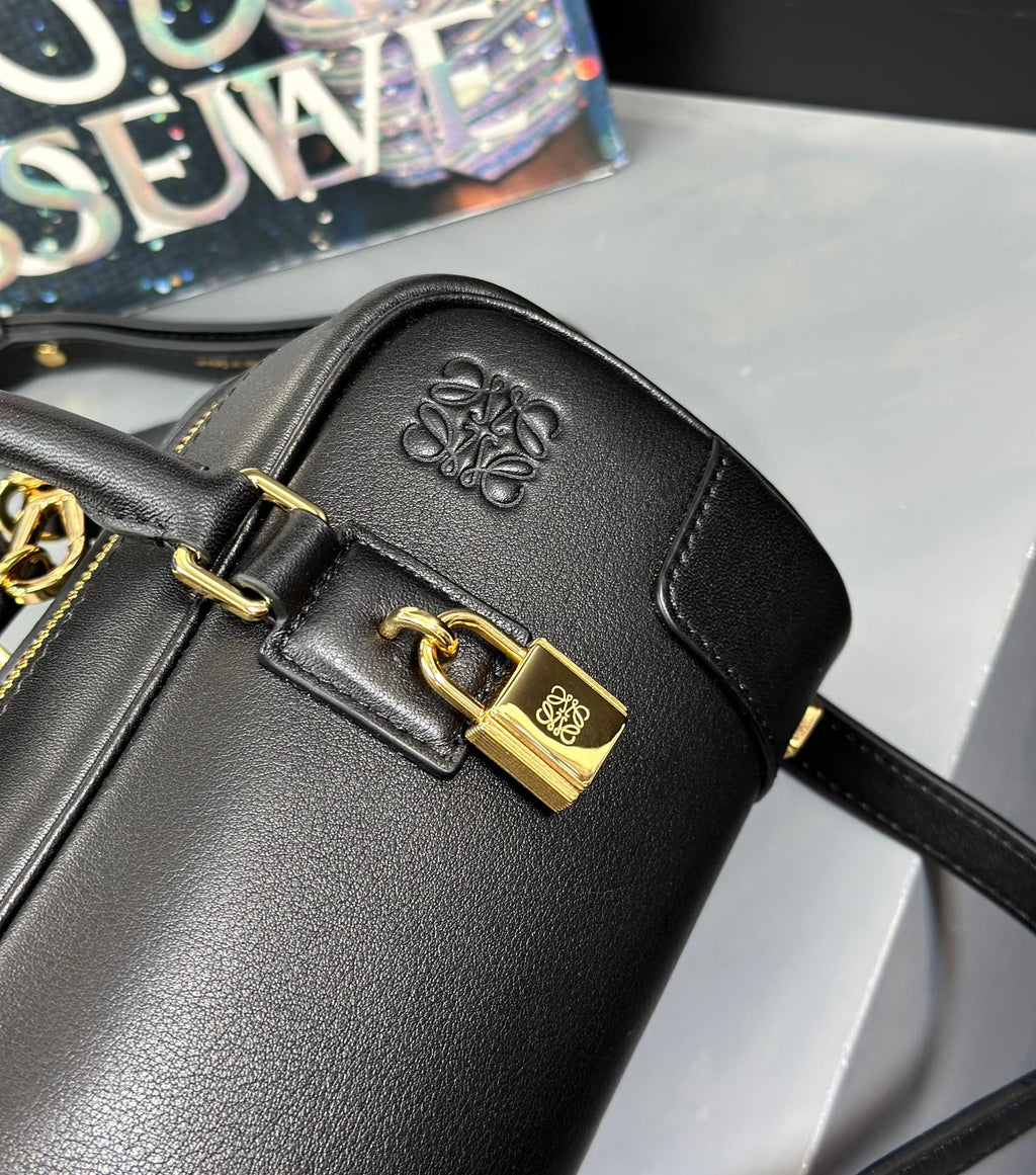 Black Amazona 23 Cropped Bag