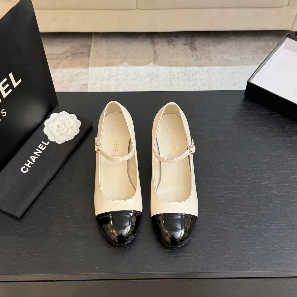 White & Black Mary Janes Pump