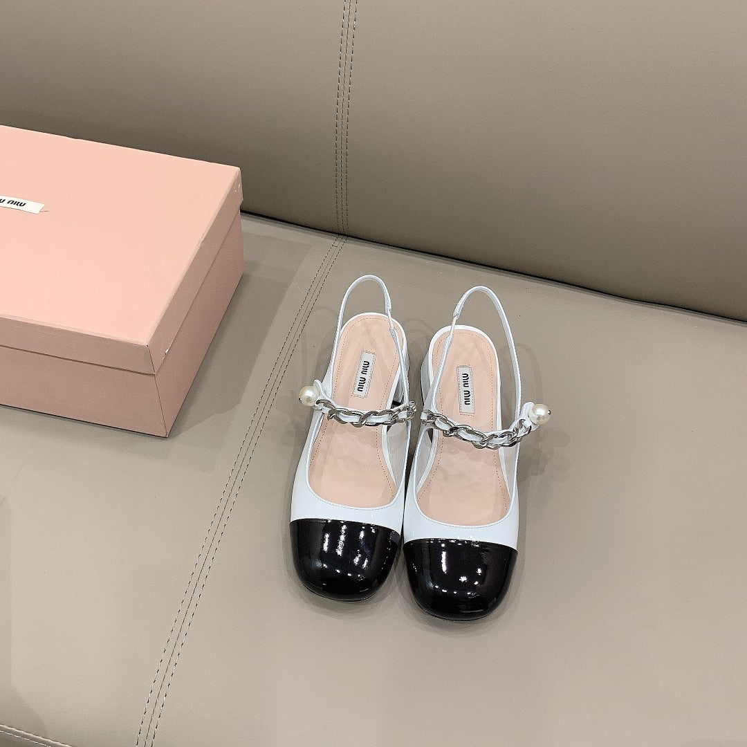 Black & white MM patent leather pumps