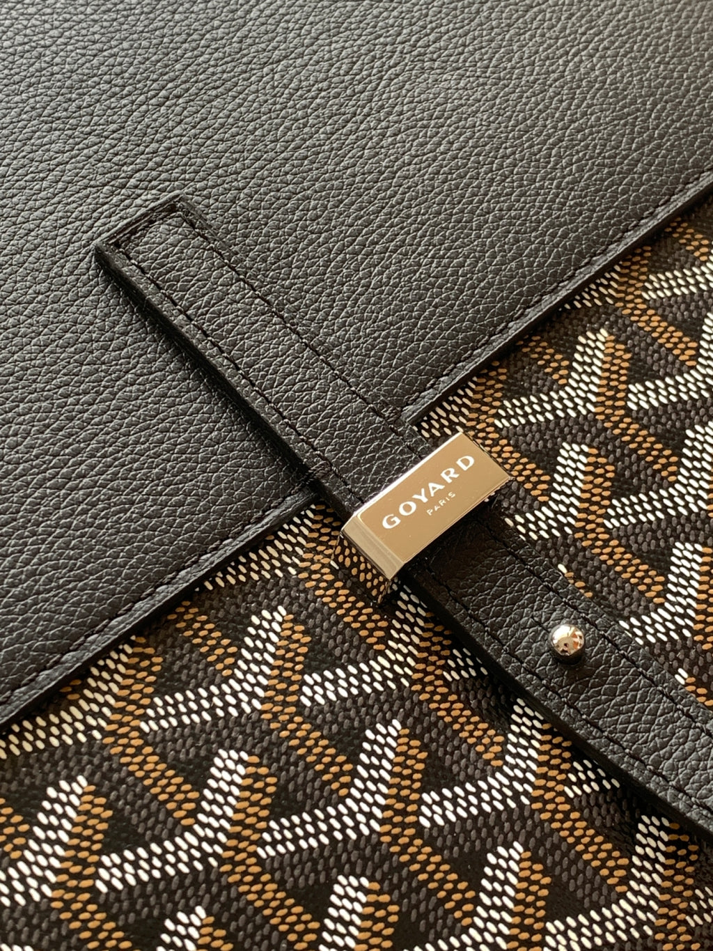 Black Coursier Messenger Bag