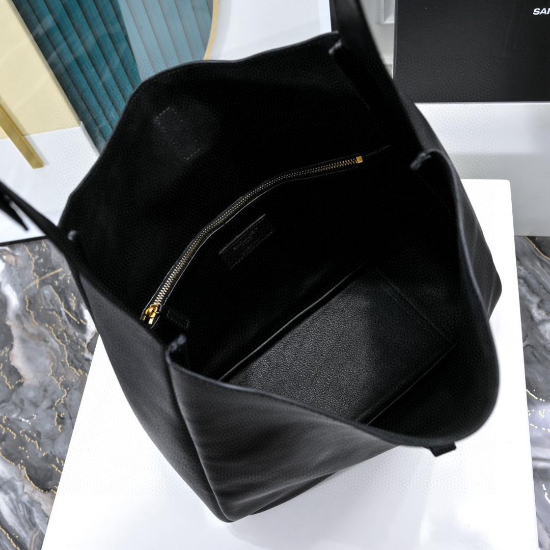 Black Le 5 à 7 Large Leather Shoulder Bag