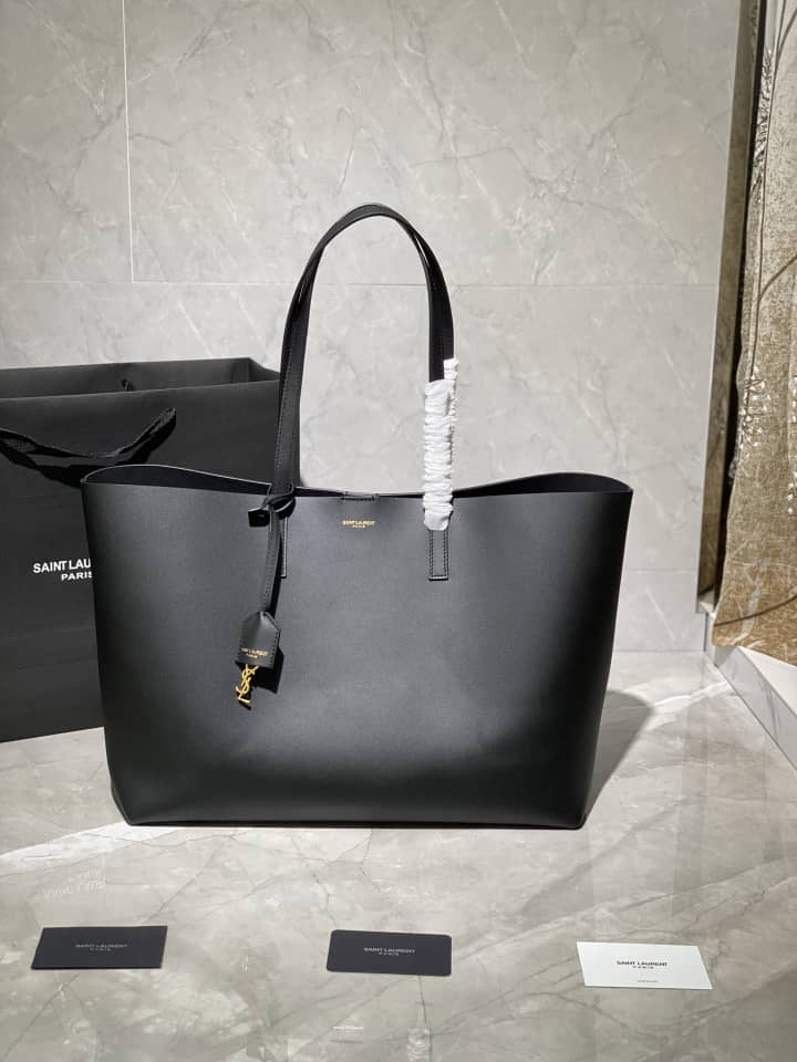Black E/W shopping bag