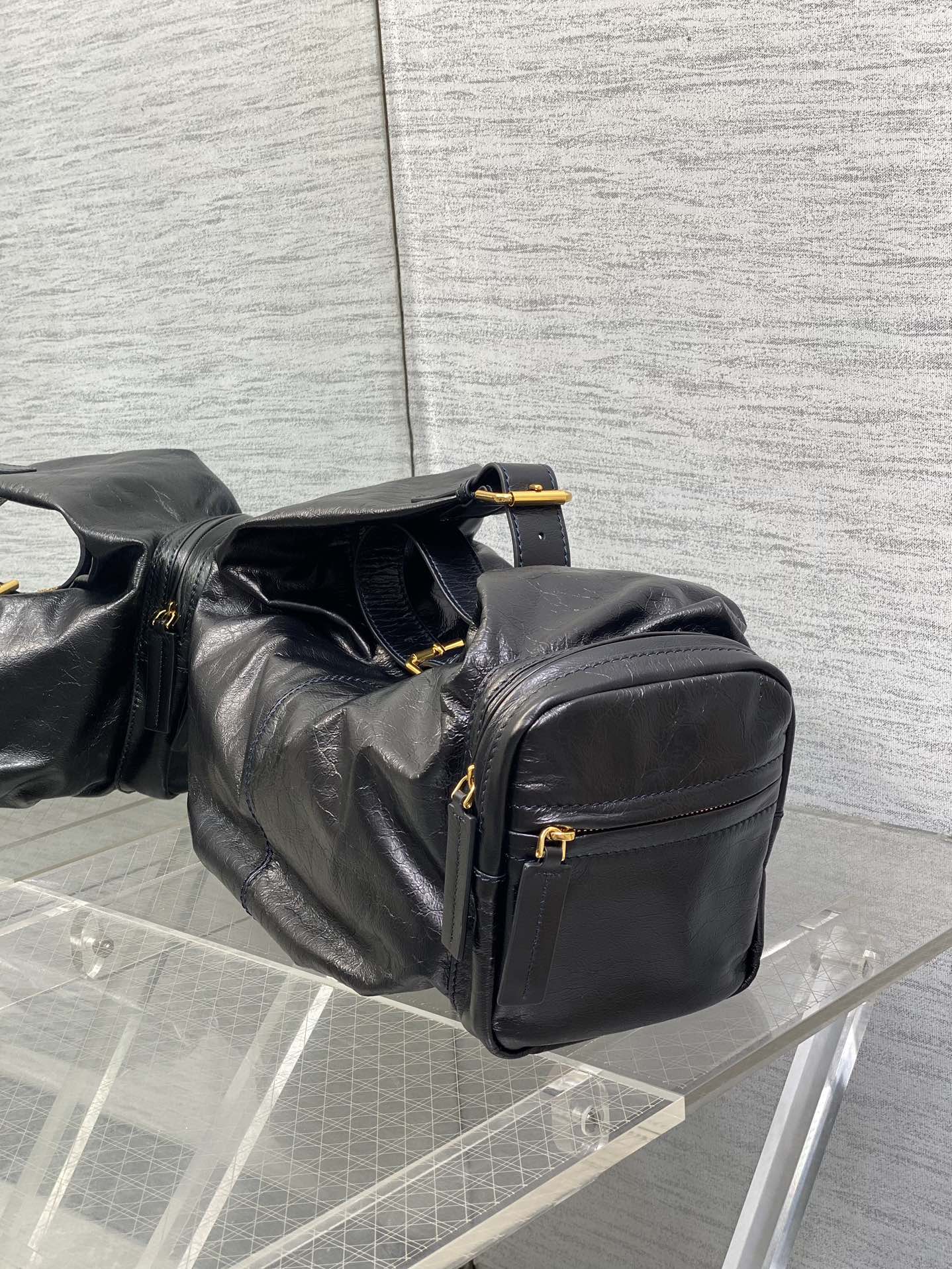 Black Large Grand Tour Multipocket Bag