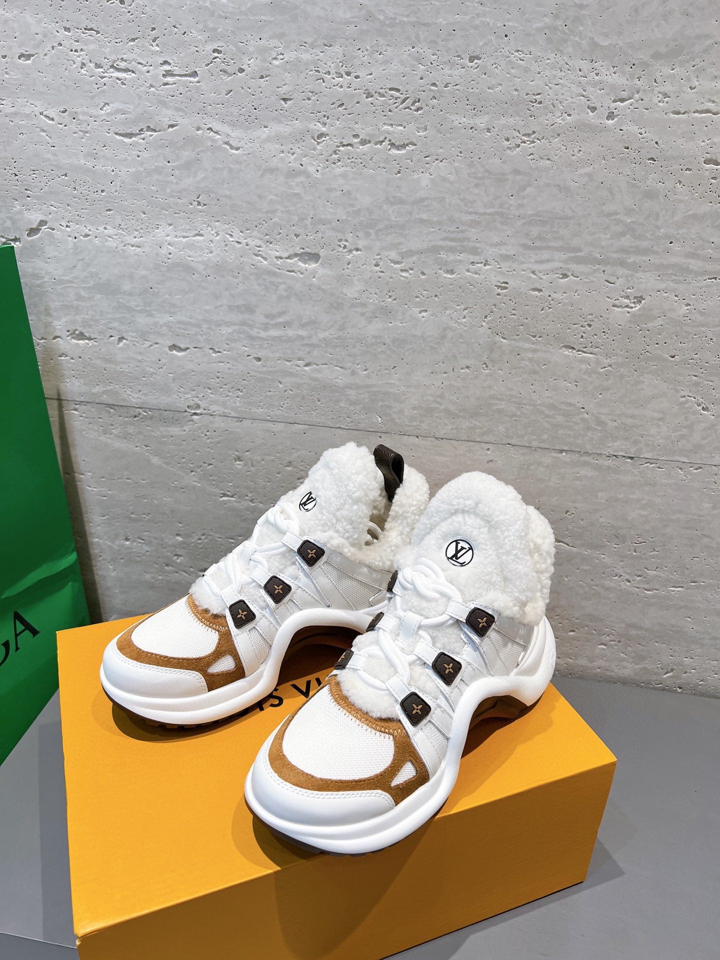 Natural LA sneaker