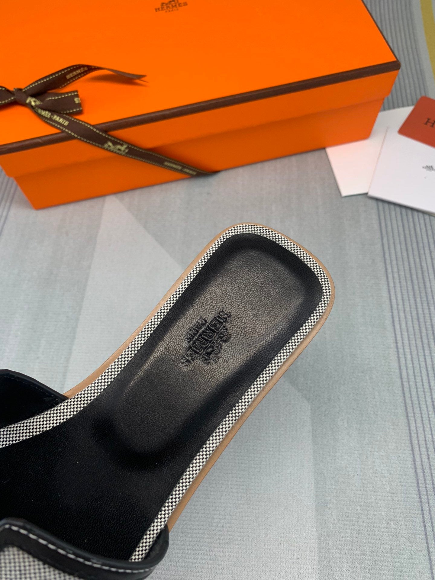 Prunoir/Noir HO sandal