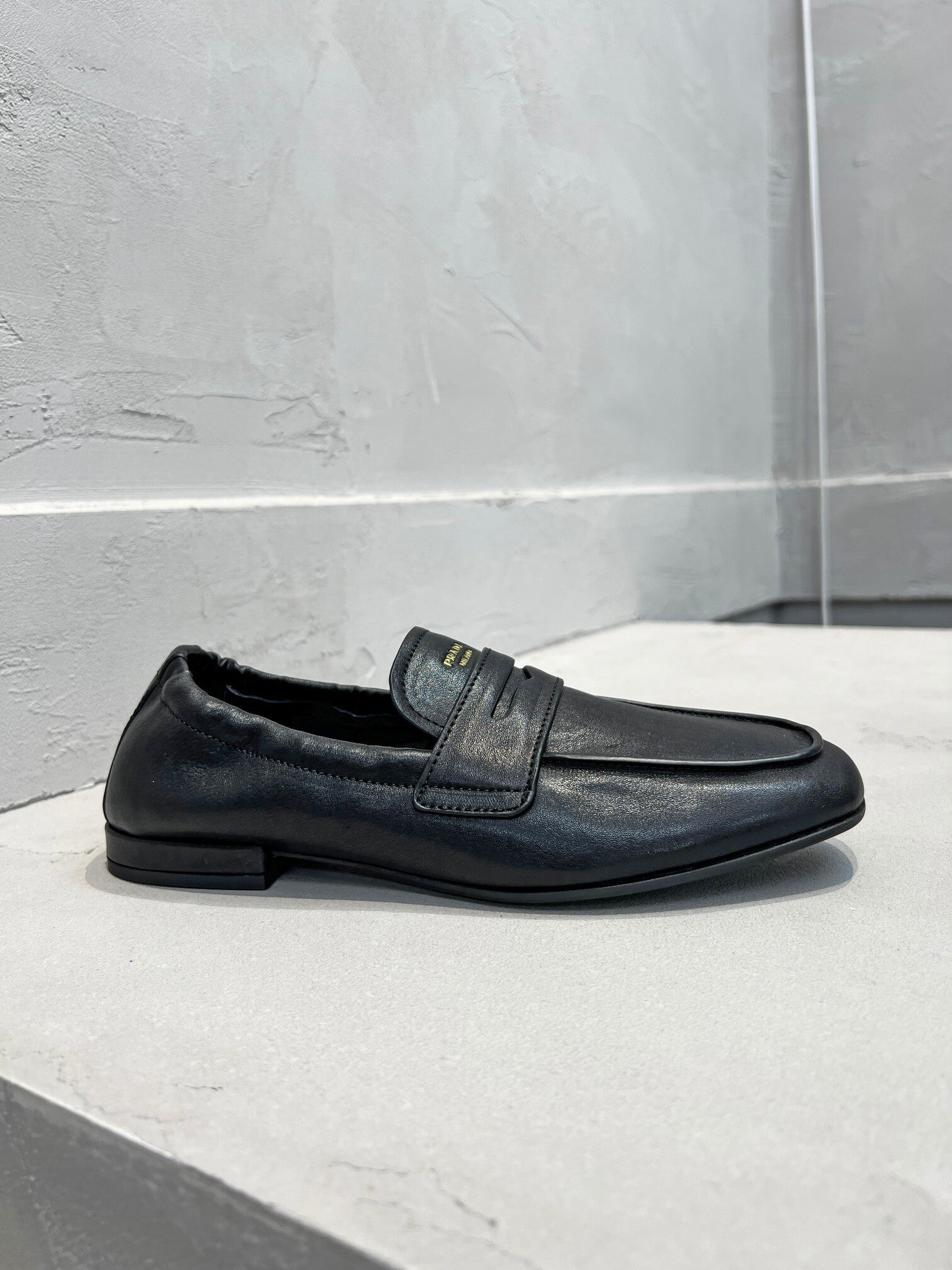 Men's Black Shuffle Antiqued Leather Loafers