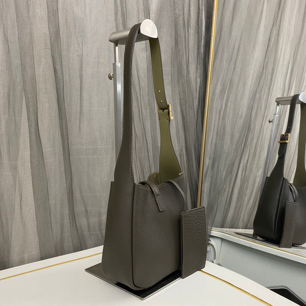 Light Musk Le 5 à 7 Supple Baby In Grained Leather