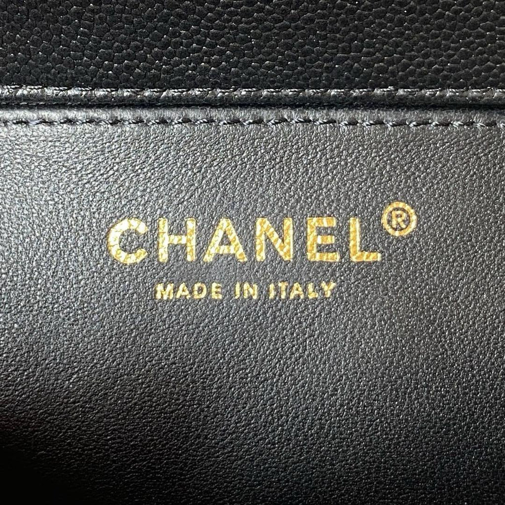 Black Caviar Medium Sweetheart Crush Flap Bag