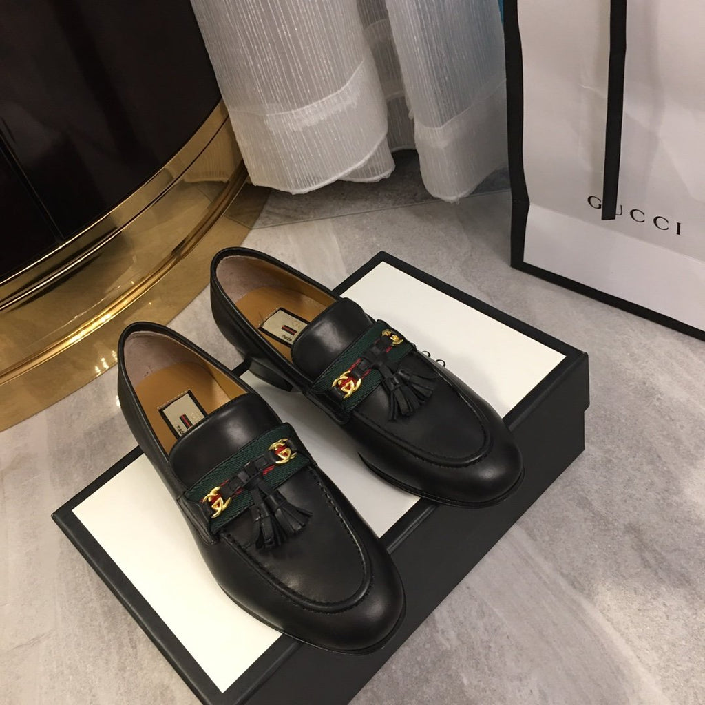 Black loafer with web