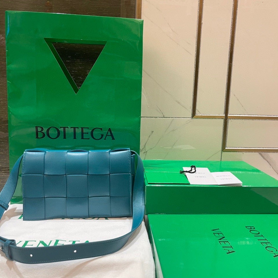 Mallard BC shoulder bag