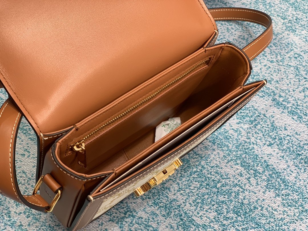 White CT triomphe bag