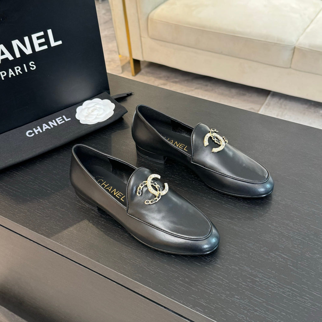 Black Moccasins With Embedded Logo Buckle