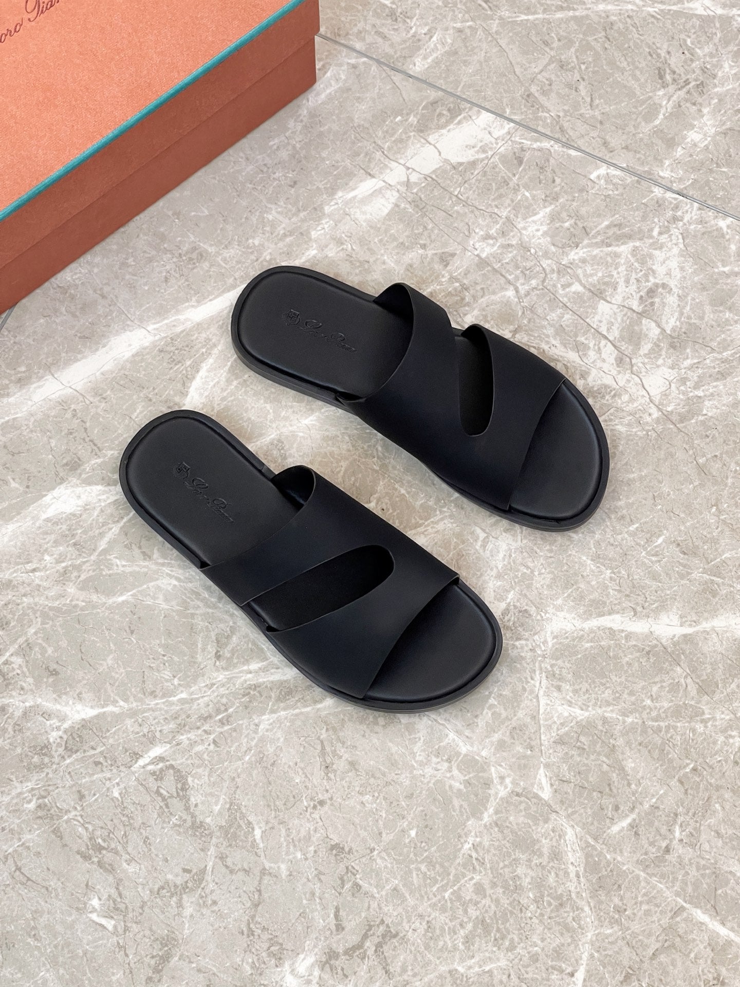 Black Pilat Plain Walk Sandal