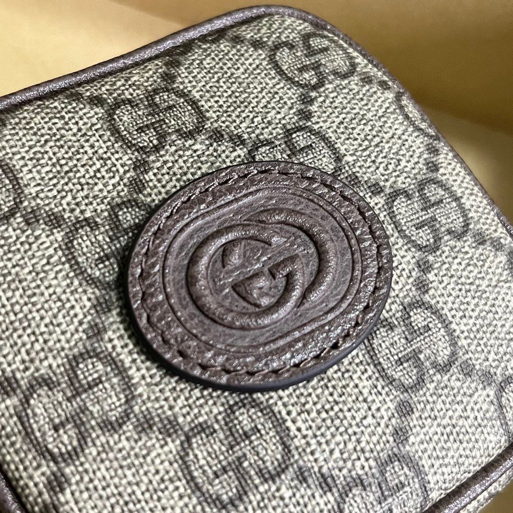 Beige Coin Purse With Strawberry