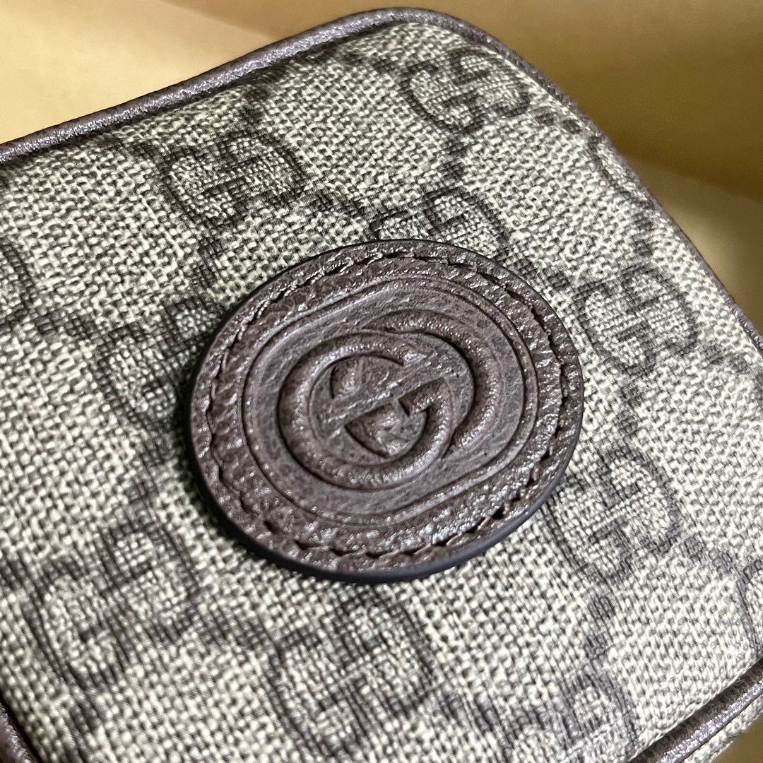 Beige Coin Purse With Strawberry