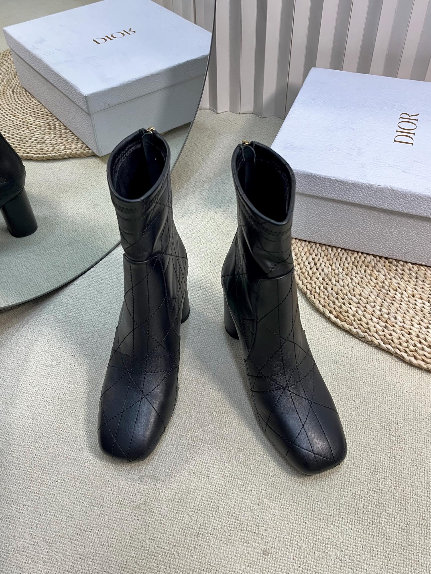 Black D-Shadow Heeled Ankle Boot