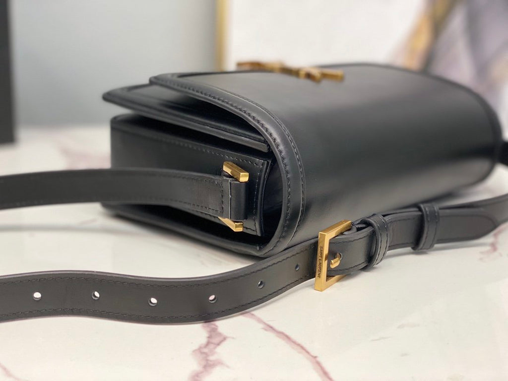 Black SS medium shoulder bag