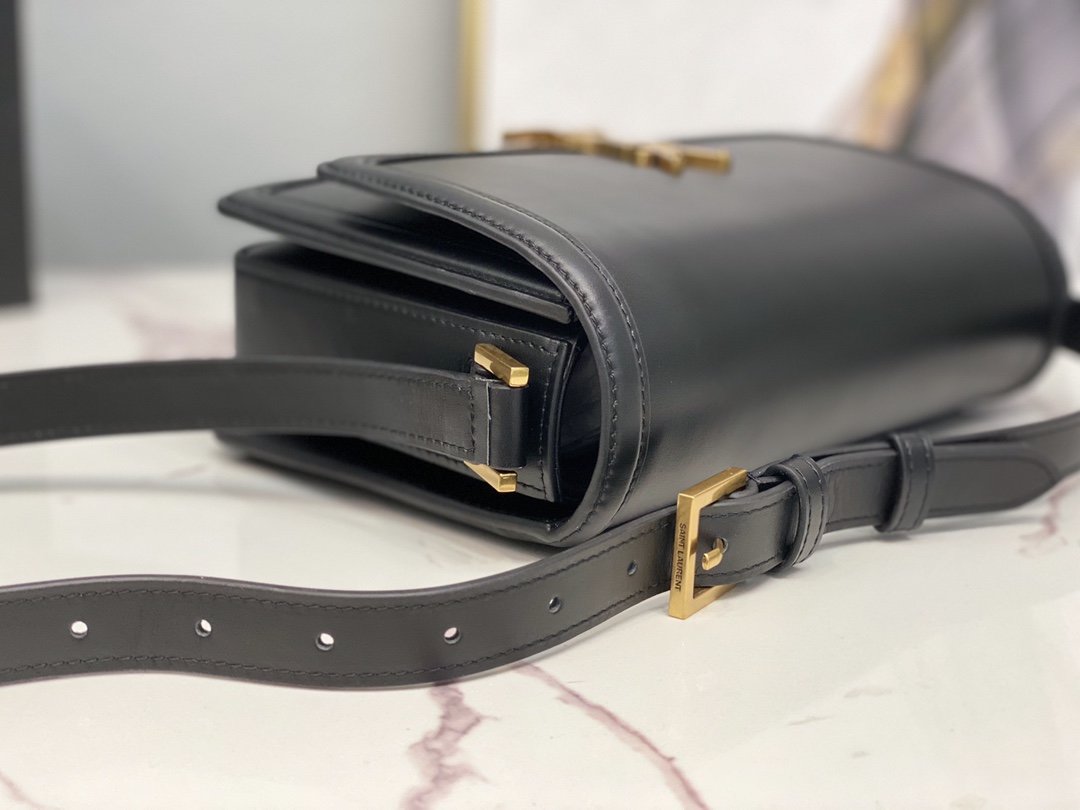 Black SS medium shoulder bag