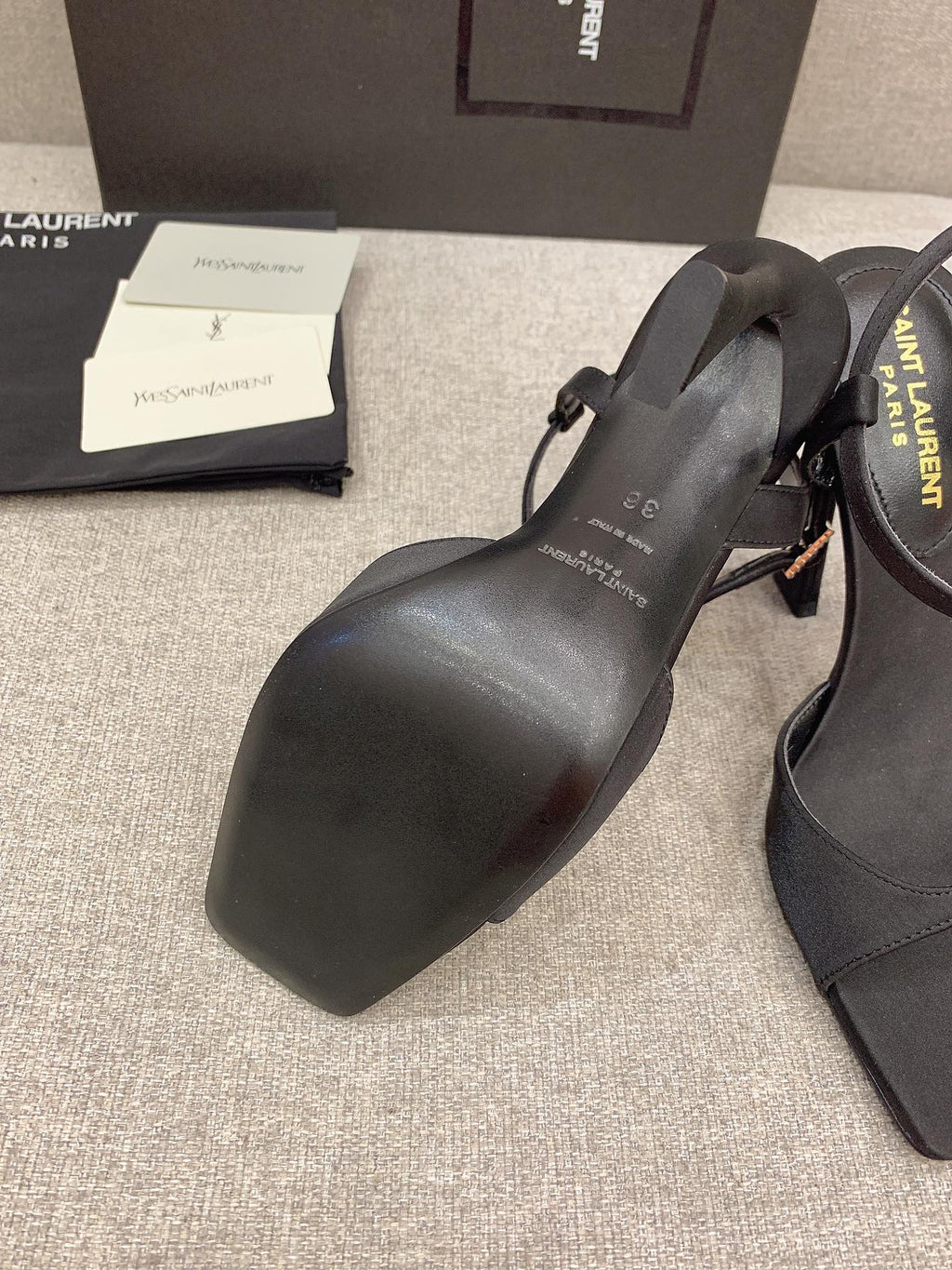 Black Venue 105 Sandals