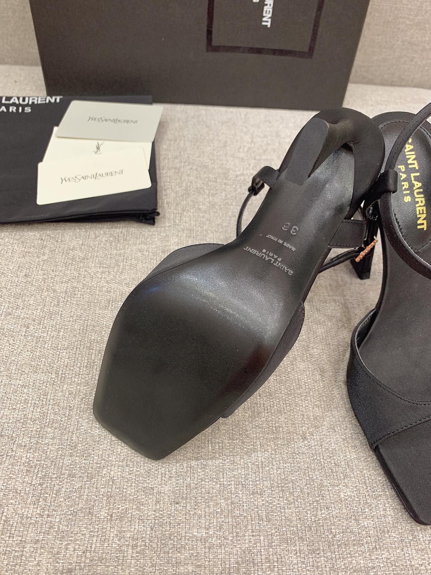 Black Venue 105 Sandals