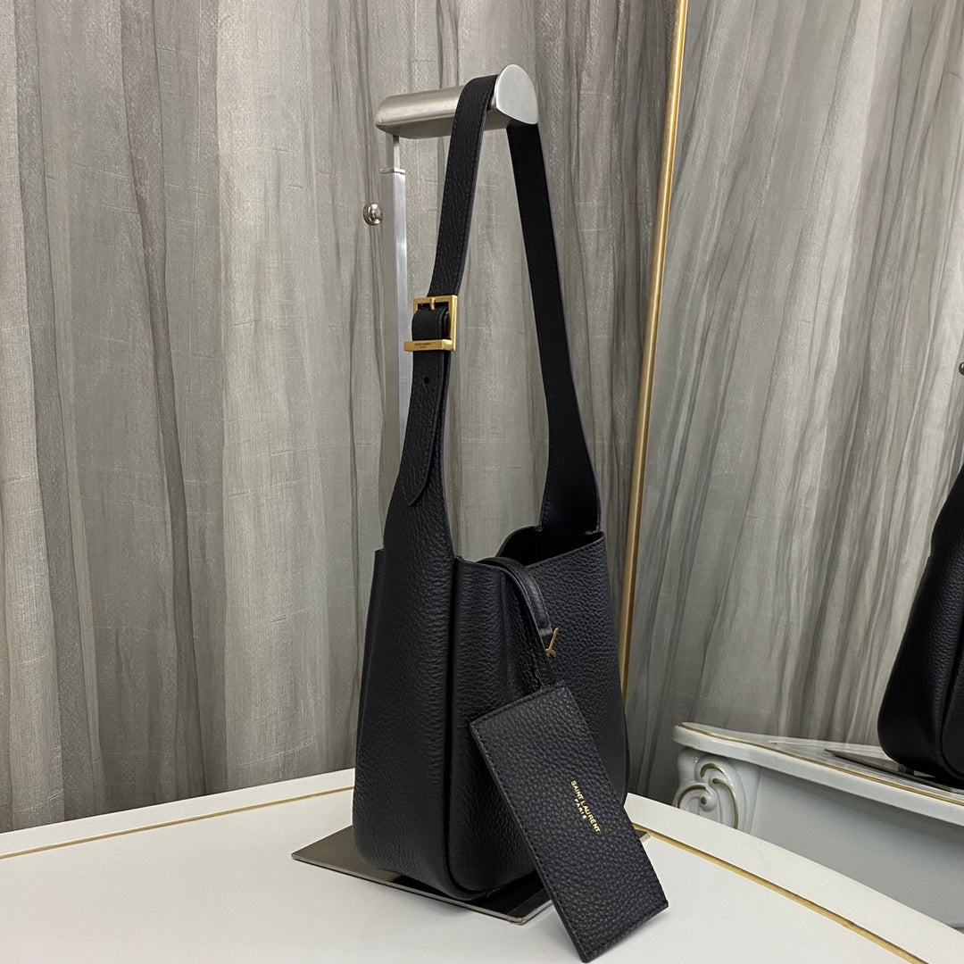 Black Le 5 à 7 Supple Baby In Grained Leather