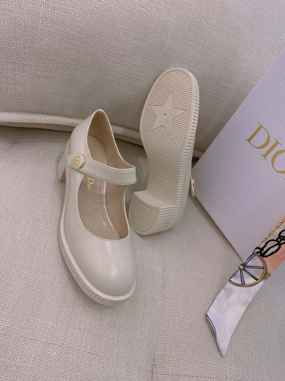White Shiny Doll Pump