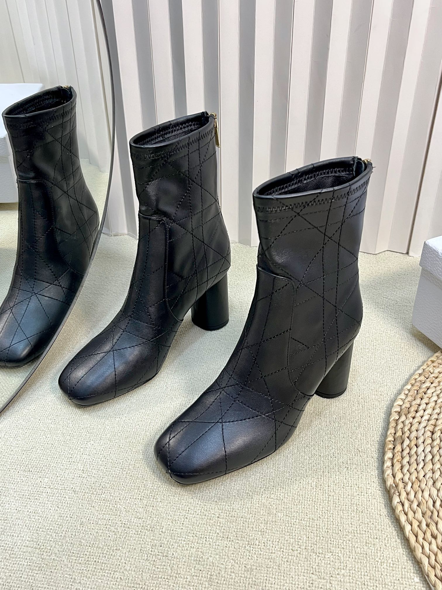 Black D-Shadow Heeled Ankle Boot